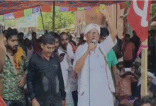 CITU leader Anjani Kumar Singh addressing a crowd of e-rickshaw and auto drivers during a protest against illegal toll collection in Begusarai, Bihar.